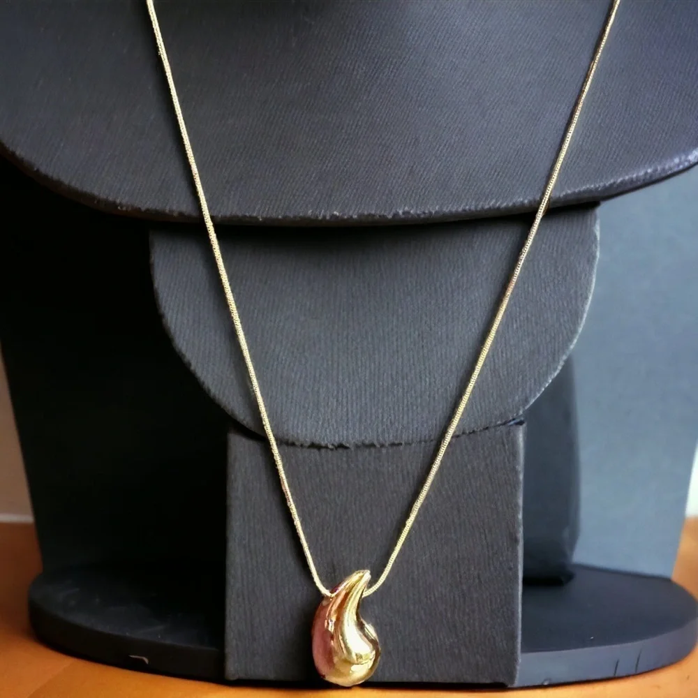 NEW Goldtone Contemporary Modern Water Drop Pendant Necklace